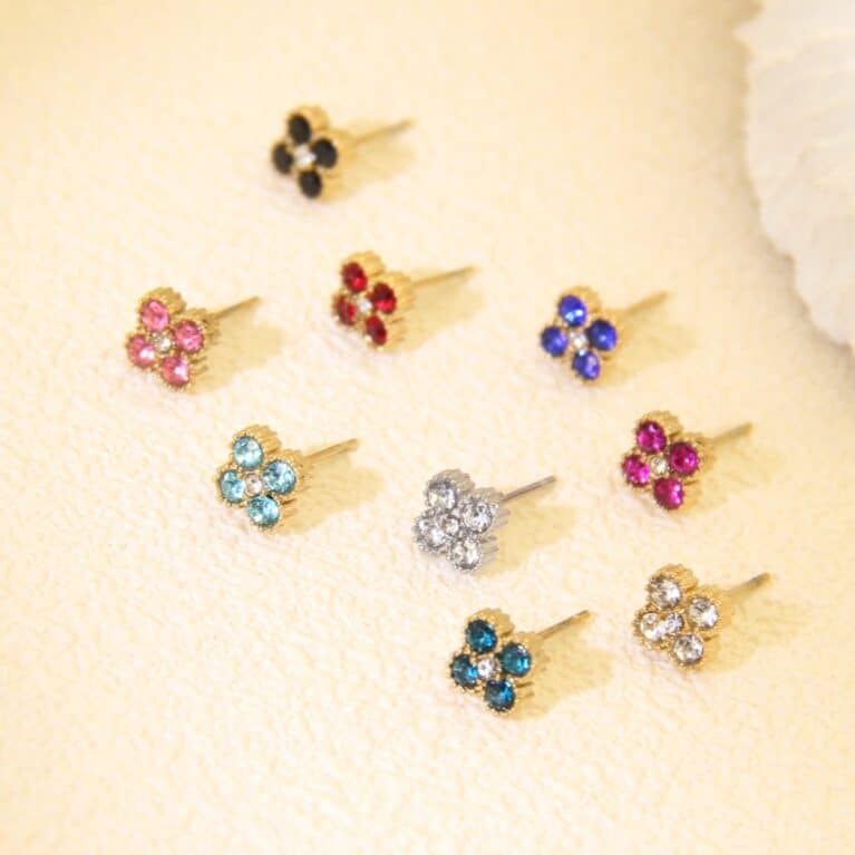 Ατσάλινα Σκουλαρίκια Clover Stud με Rhinestones – Lucky Shine Collection