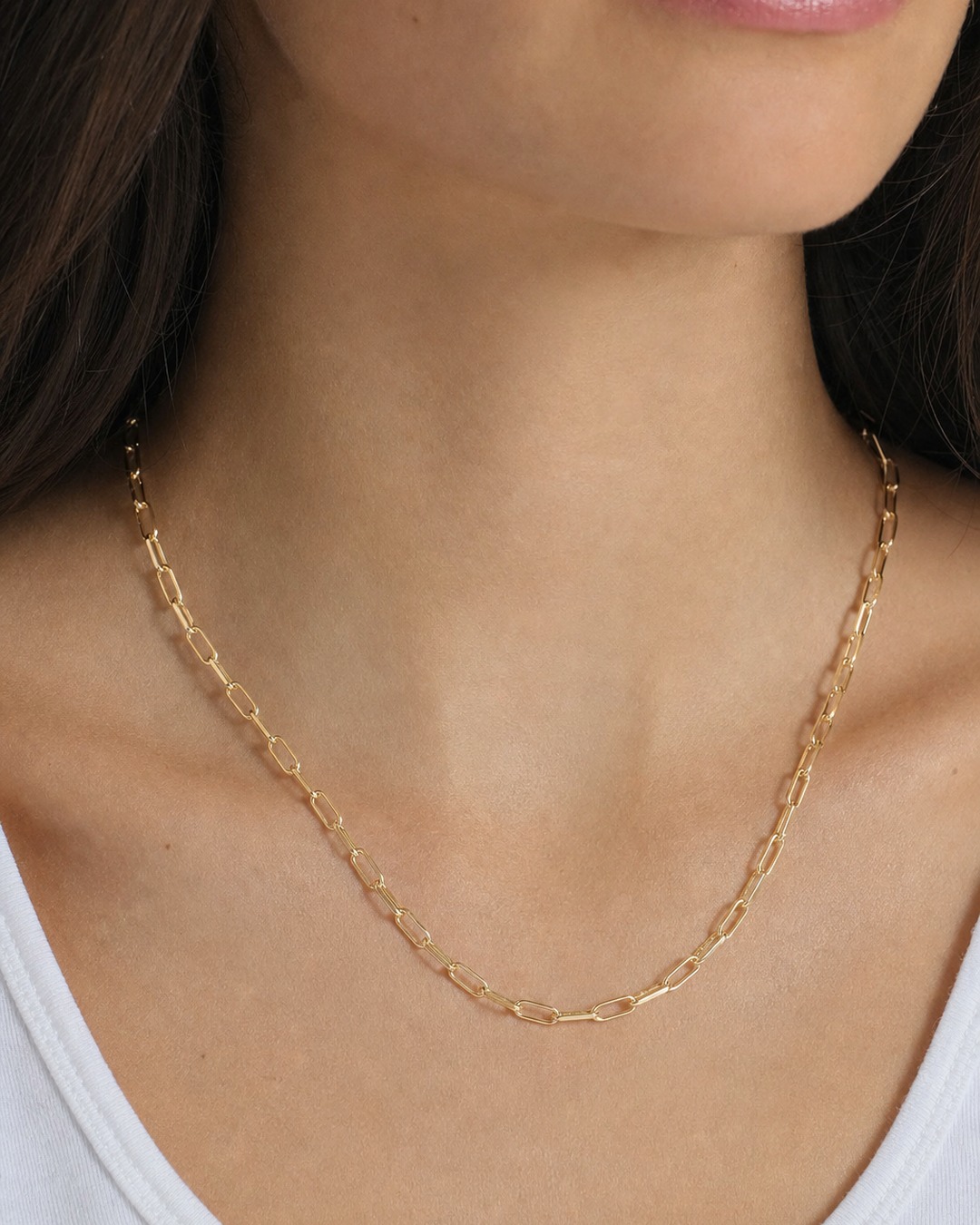 Λεπτή Διακοσμητική Αλυσίδα Ρολό 2 mm σε Χρυσό 14K ή Ασημί φορεμένο σε μοντέλο