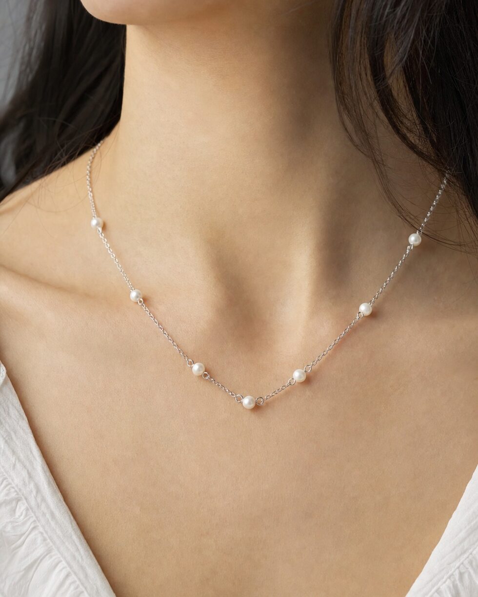 Τσόκερ με Λευκές Πέρλες 3 mm σε Χρυσό 14K ή Ασημί φορεμένο σε μοντέλο