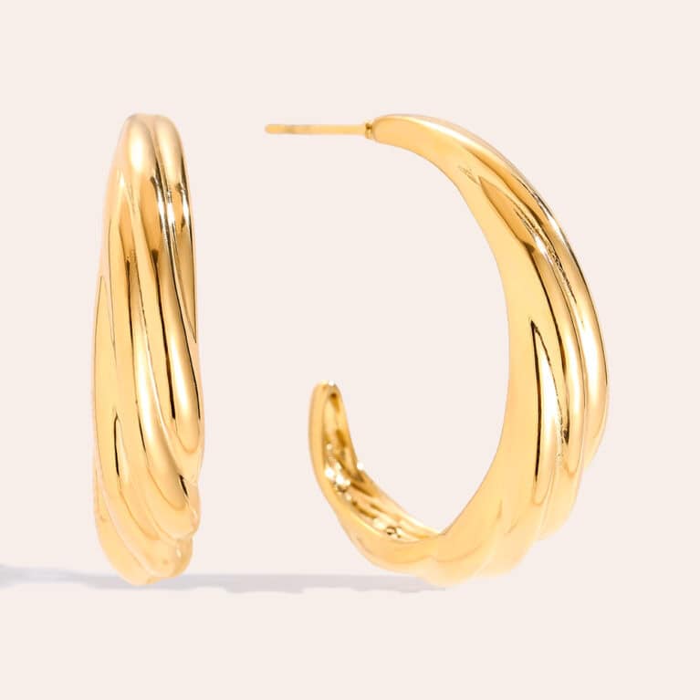 Φαρδιοί Μισοί Κρίκοι Ματθίλδη από Ατσάλι 316L με Απαλές Διαγώνιες Πτυχές 30 mm σε Χρυσό ή Ασημί