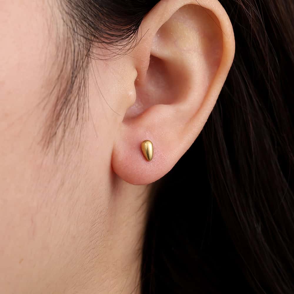 Piercing Ίος από Ατσάλι 316L με Λεία Φουσκωτή Σταγόνα 6 mm και Βιδωτή Μπίλια σε Χρυσό ή Ασημί - Image 4